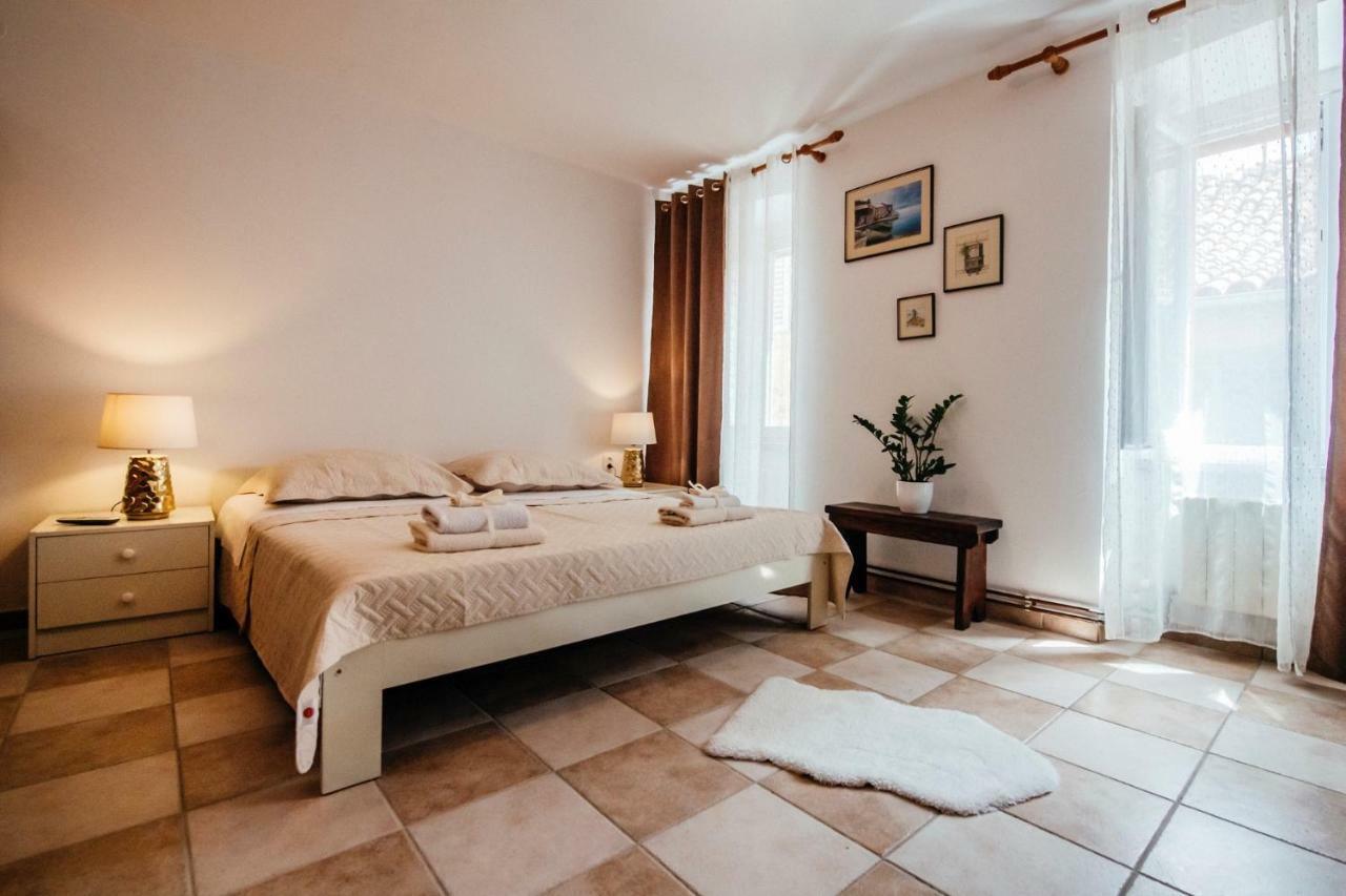 Heart Of Town Apartamento Zadar Exterior foto
