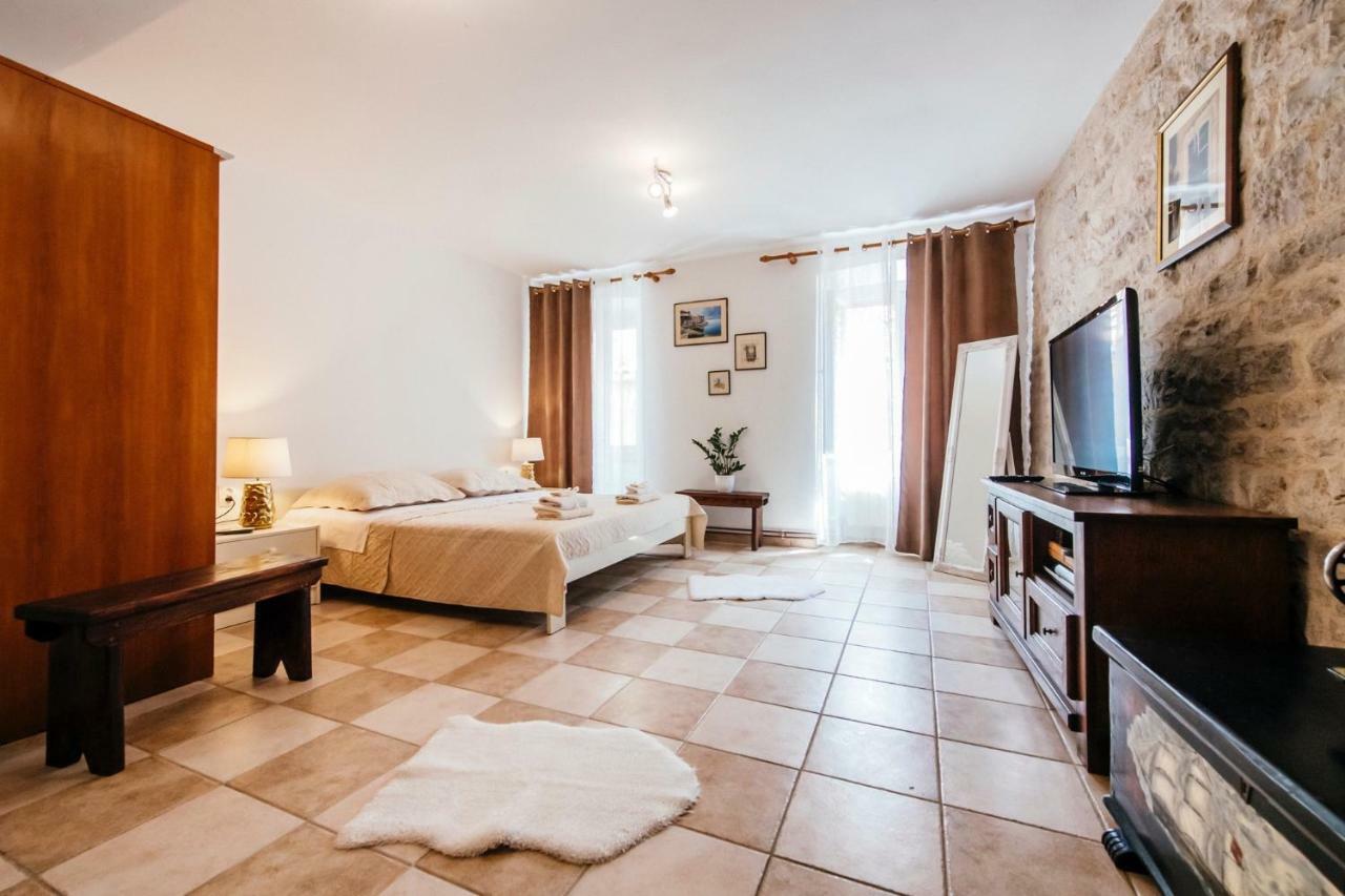 Heart Of Town Apartamento Zadar Exterior foto